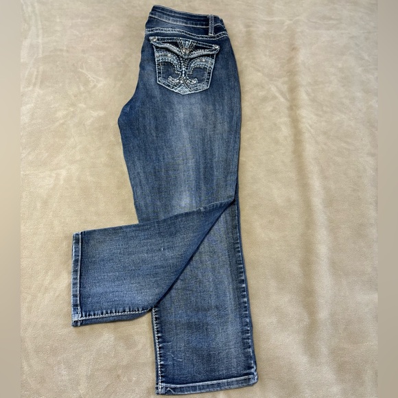 Apt. 9 Embroidered Flap Pocket Denim Capris - Picture 1 of 10